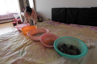 瑞金楼上漏水，住户失联，小区没物管，业主维权难！律师来支招……
